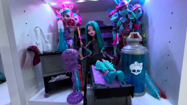 I HAVE ALL MONSTER HIGH DOLLS - WORLD'S LARGEST MONSTER HIGH COLLECTION ! смотреть онлайн