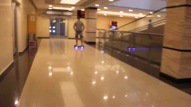 Гироскутер Wmotion W6 поездка с парковки в ТЦ смотреть онлайн