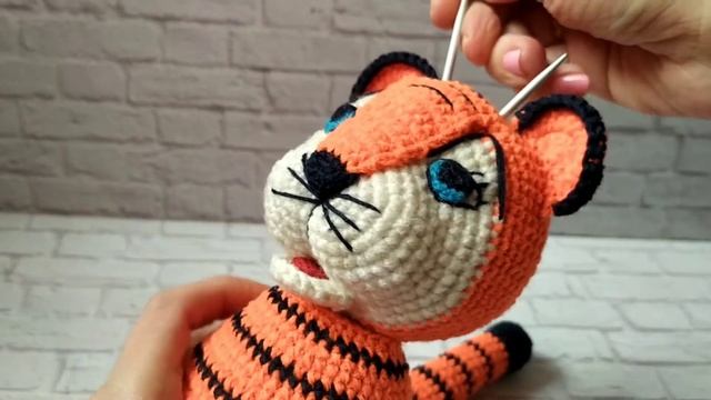 КАК ПРИШИТЬ ГОЛОВУ К ТЕЛУ ВЯЗАНОЙ ИГРУШКЕ РОВНО! / КАК ПРИШИТЬ ГОЛОВУ ИГРУШКЕ АМИГУРУМИ