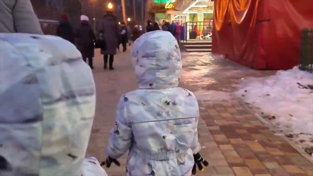 Парк Горького Харьков. Американские горки зимой. Triplets смотреть онлайн