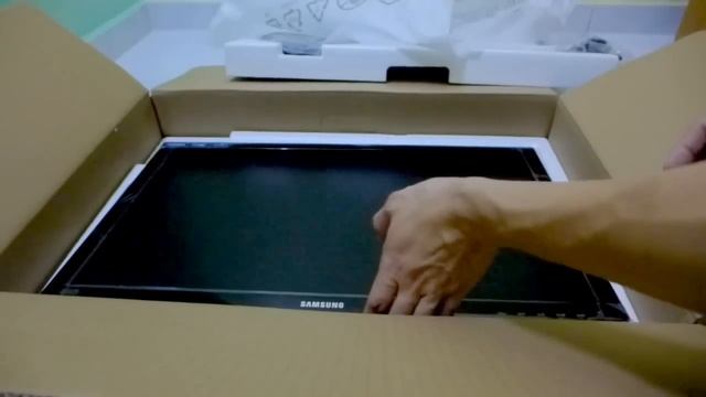 Unboxing/Unpacking, Installing Samsung 24 inch S24D300HL LED Monitor смотреть онлайн