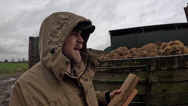 70 YEAR OLD TRACTOR STILL AT WORK ON FARM | Silage Pit Maintenance смотреть онлайн