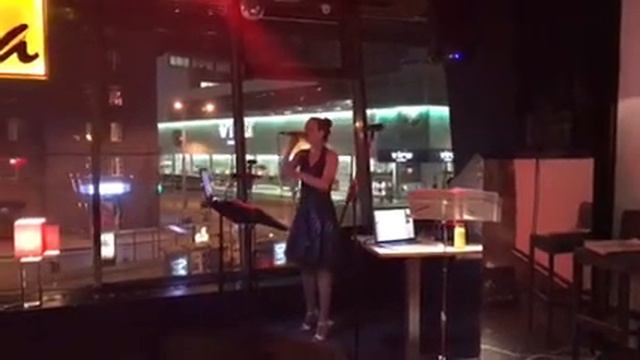 КАТАРИНА МЕЦГЕР - ОБНИМИ МЕНЯ СИЛЬНЕЙ смотреть онлайн