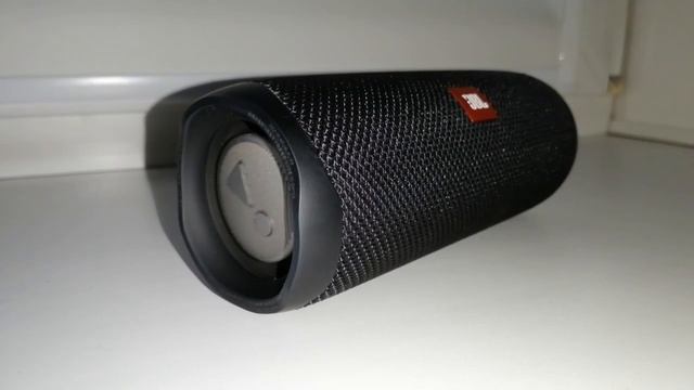 Колонка JBL FLIP 5 LFM 60% Bass Test смотреть онлайн