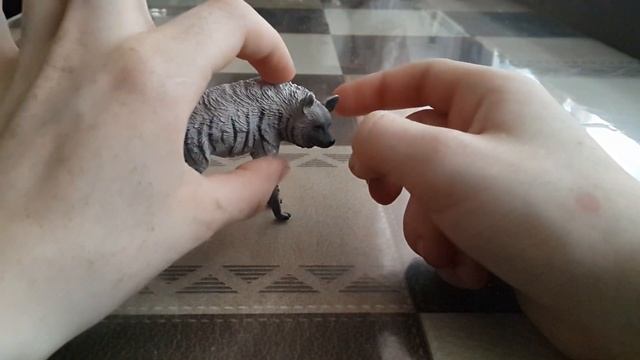 ОБЗОР НА ПОЛОСАТУЮ ГИЕНУ и новый взгляд на образы животных (Collecta) смотреть онлайн