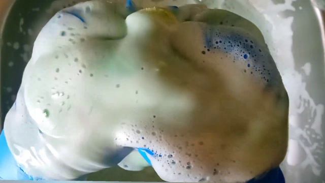 ASMR 💚🤍#soapsuds #bakingsoda #spongesqueeze #spongeasmr/#асмр #пищевая сода #губка #пена #asmrvideo смотреть онлайн