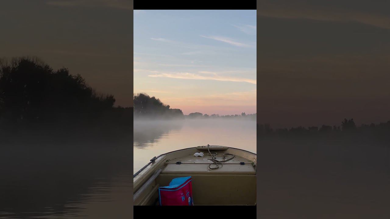 Утро. Река. Туман. Лодка. Шум мотора. смотреть онлайн