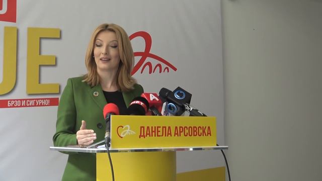 Данела сака да биде градоначалник без да збори за политика смотреть онлайн