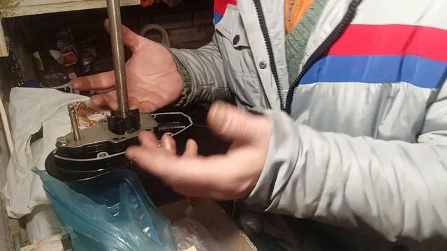 GIADIATOR 9.8 Заморозил охлаждение,как поменять помпу на гладиаторе. смотреть онлайн