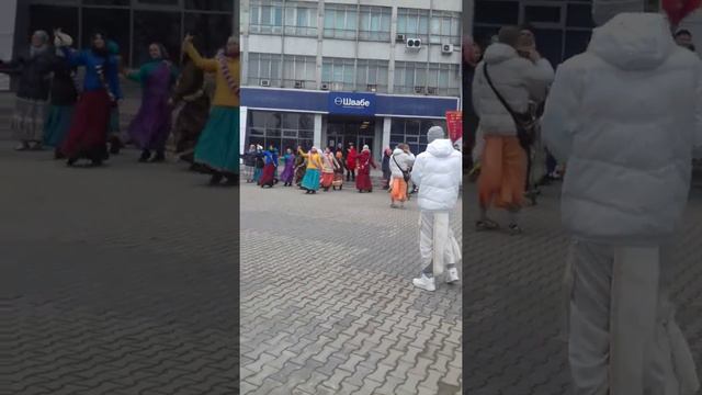 Пл. Калинина. Г. Новосибирск 27.03.16. Харе Кришна))) смотреть онлайн