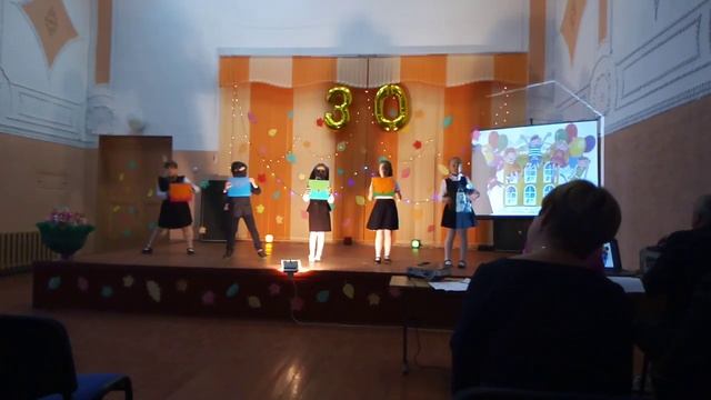 День учителя (танец). 1 класс. смотреть онлайн