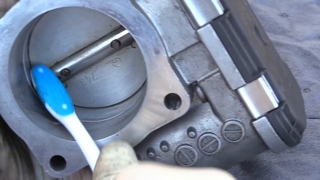How To Clean a Throttle Body ~ The RIGHT Way смотреть онлайн