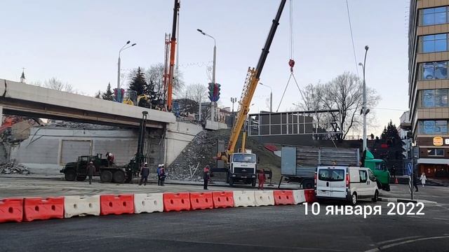 Демонтаж обрушившегося моста на Немиге смотреть онлайн