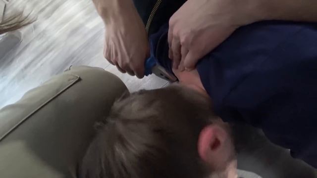 ВЫРВАЛА ПАРНЮ ВОЛОС | ПРАНК смотреть онлайн