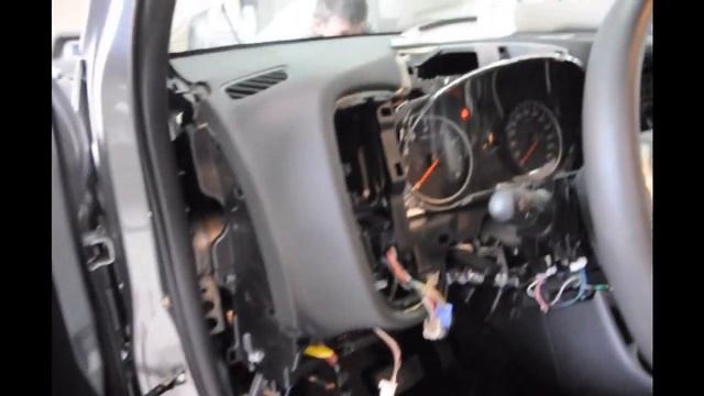 Mitsubishi Outlender точки подключения автозапуска