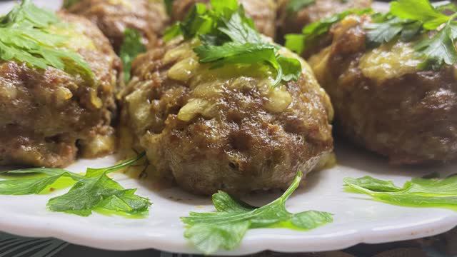 Картофельное пюре в самих котлетах! Удиви друзей и близких! Вкусное блюдо с интересной подачей. смотреть онлайн