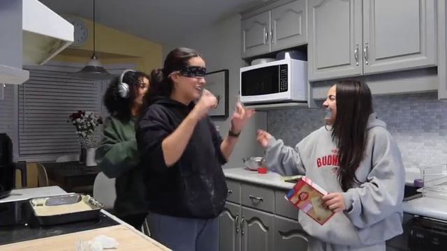 Blind, Deaf and Mute Baking Challenge: Holiday Special смотреть онлайн