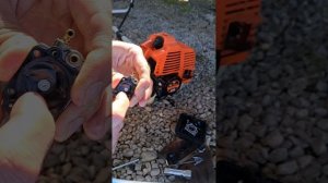 Не заводится триммер. Заливает свечу. Ремонт.