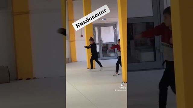Kickboxing Кикбоксинг Отработка техники смотреть онлайн