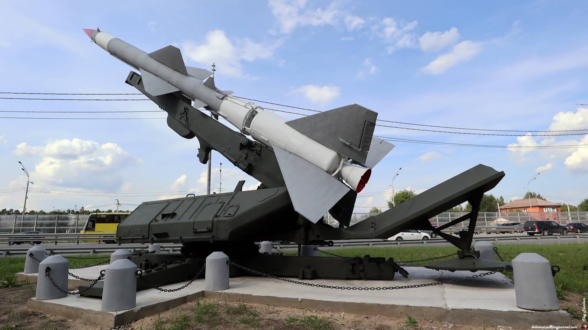 Пусковая установка ЗРК С-75 вызвала противоречивые споры у населения города Балашиха. смотреть онлайн