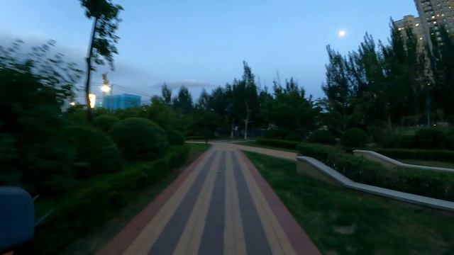 Поездка на велосипеде в парк до тренажеров. Шэньян, Китай. 24.05.2021 смотреть онлайн