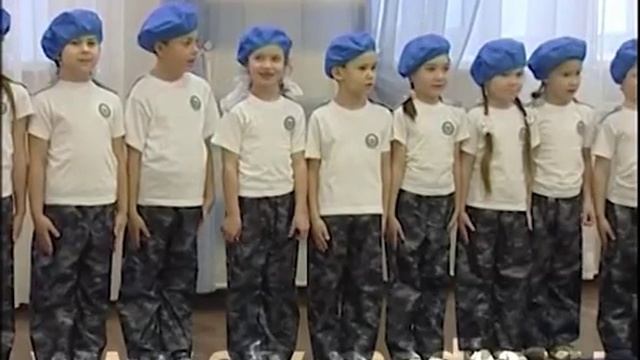 Детсадовцев заставили маршировать смотреть онлайн
