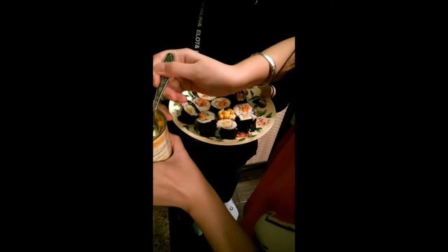 Суши и цзяоцы (китайские пельмени) смотреть онлайн