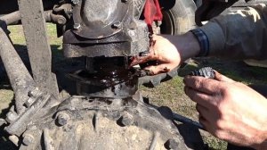 МТЗ-82 туго крутить руль | Разбираем передний мост и смазываем стаканы.