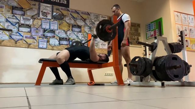 Жим лёжа 107.5 кг 5х5. Контрольная точка 75% 5х5 (от ПМ 142 кг). Подготовка к Кубку Мирона 2020 смотреть онлайн
