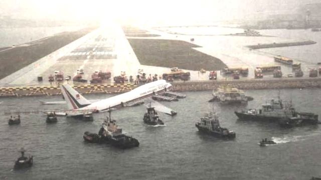 Неверные действия. Авария Boeing 747 в Гонконге смотреть онлайн