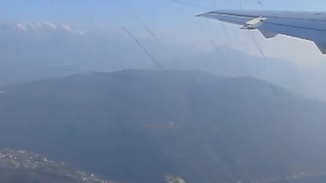 Take-Off from Lugano Airport (Darwin Airlines Saab 2000, Wing-View) смотреть онлайн