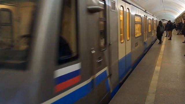 Электропоезд 81-760/761 Ока на Станции Савеловская // 14 февраля 2023 смотреть онлайн