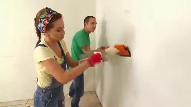 Почему нужно протирать шпатель? Советы "Школы Ремонта" смотреть онлайн