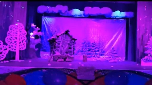 Новогодние елки в ДК"Юбилейный" в предновогодние дни. смотреть онлайн