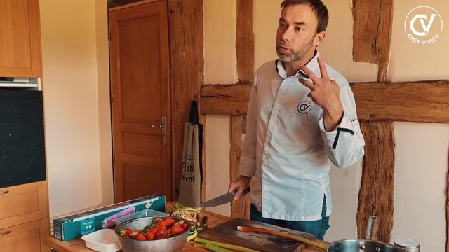 Французский пирог с ревенем и клубникой. Летний тарт шефа Вивьена смотреть онлайн