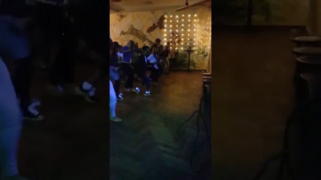 Меренге с Чино у Мамы Хуана! Antony Santos "Por Mujeres Voy a Morir" смотреть онлайн