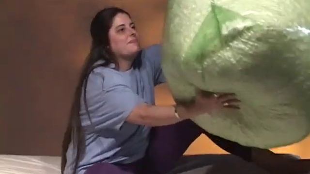 Amazing Leg Pillow смотреть онлайн