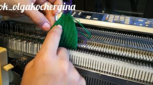 Шапка резинка клиньями на двухфонтурной вязальной машине.