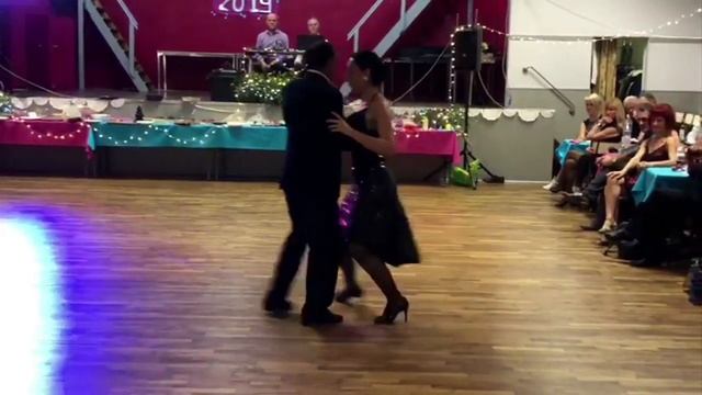 Pugliese Patetico tango Caen démo 31dec 18 Frédérique y osman смотреть онлайн