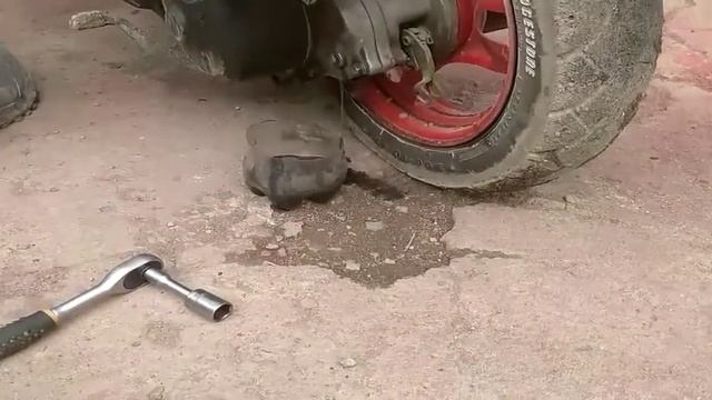 Как поменять масло Honda Dio один радиатор? смотреть онлайн