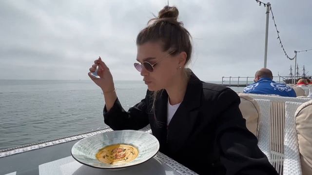 Выезжаем из green floow/Приехали в Сочи/Обзор квартиры/Дендрарий/обед в ресторане у моря/room tour смотреть онлайн