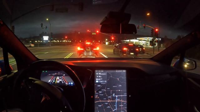 [FSD Beta 10.8] handles broken traffic light ?? смотреть онлайн