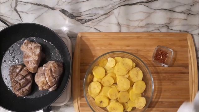 Свинина чили с запечённым картофелем и свежим салатом смотреть онлайн