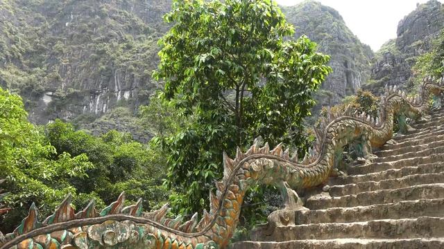 Trang An & Tam Coc: Karst Scenery of Ninh Binh, Vietnam [Amazing Places 4K] смотреть онлайн