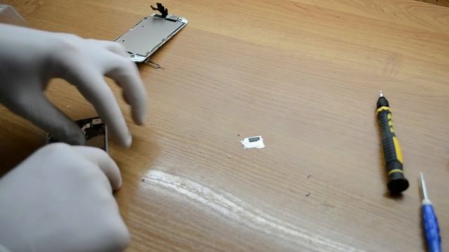 Замена аккумулятора на iPhone 5/ Снятие дисплейного модуля iPhone 5 смотреть онлайн