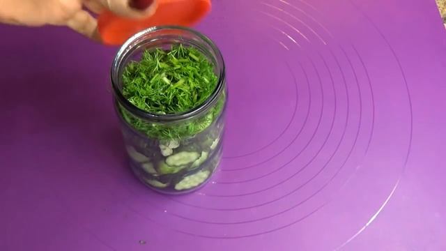Самые быстрые малосольные огурцы 15 минут и готово. Вкусные, ароматные, хрустящие смотреть онлайн