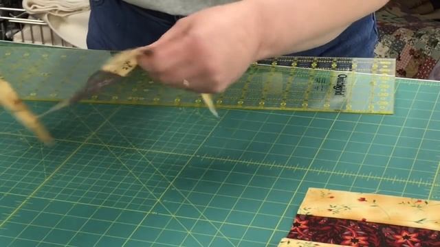 April 2019 Quilt-Along: Strippy Quarter-Square Triangles смотреть онлайн