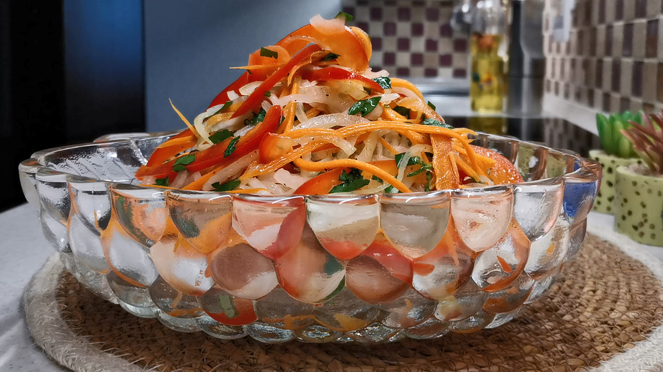 Закупаем килограммами, ЕДИМ даже на ночь! Сразу 3 САЛАТА с редькой, которым нет равных! смотреть онлайн