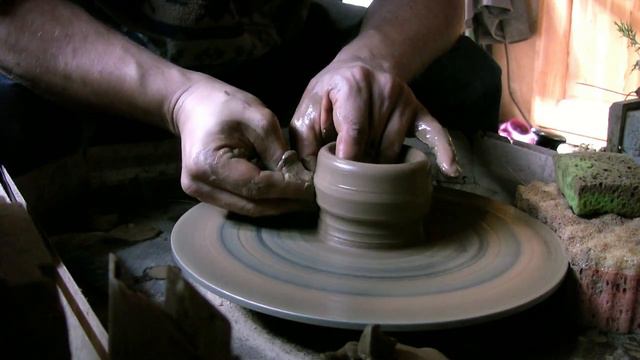 Different shapes of pottery mugs/ разные формы кружек на гончарном круге смотреть онлайн