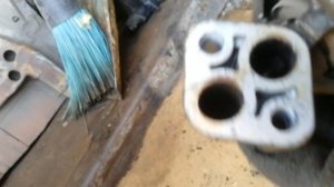 Где находится номер двигателя на мицубиси каризма